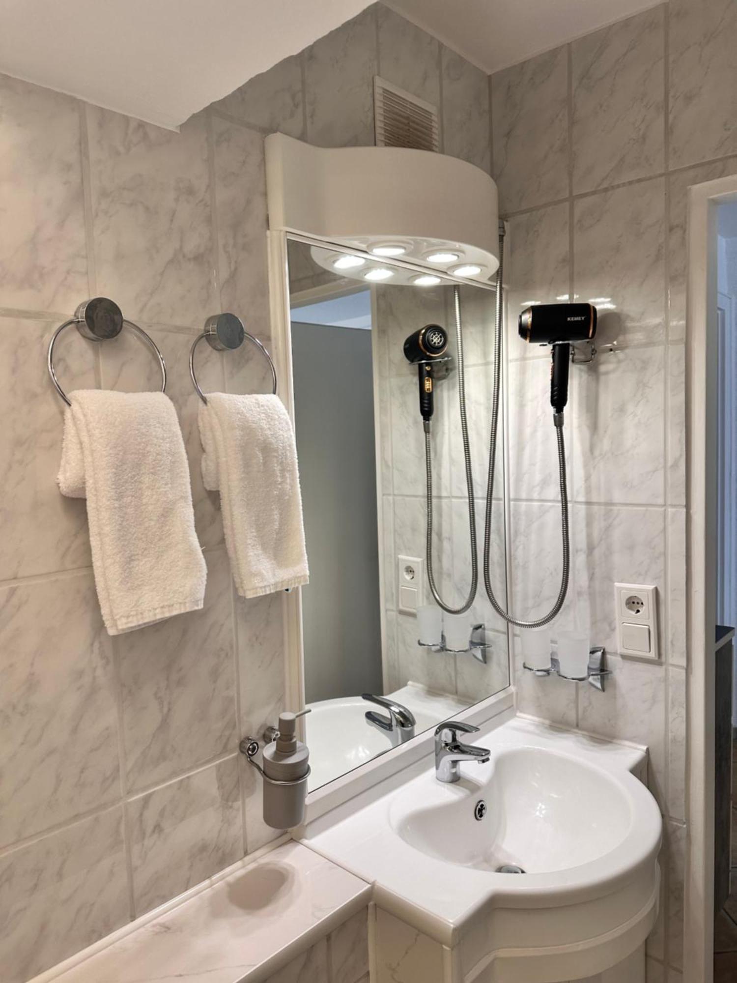 Hotel La Perla Меерсбург Екстериор снимка
