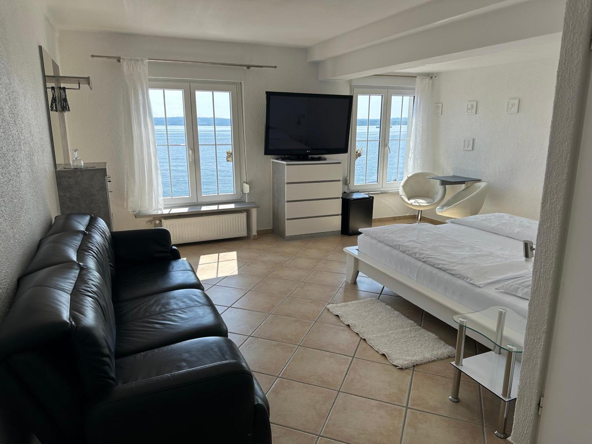 Hotel La Perla Меерсбург Екстериор снимка