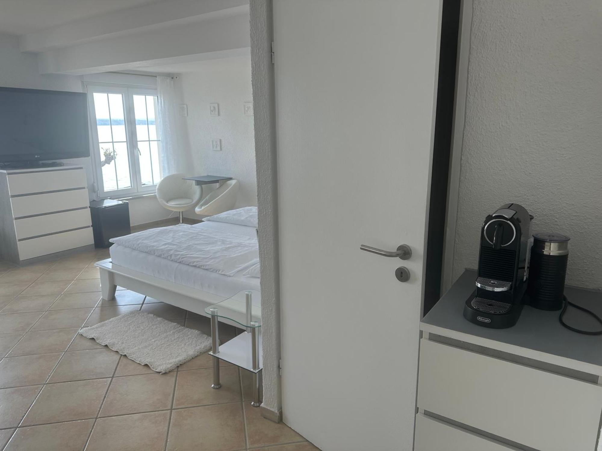 Hotel La Perla Меерсбург Екстериор снимка